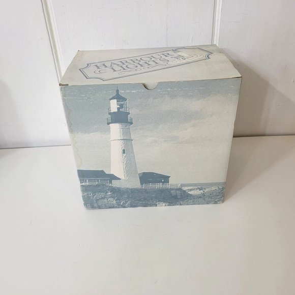 Harbour Lights Mark Twain Memorial Lighthouse Hannibal, Missouri #654, 2002 - Picture 11 of 12